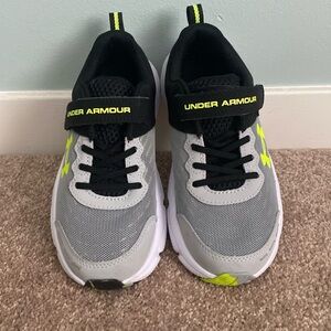 EUC Boys Under Armour Assert 10-Size 3Y